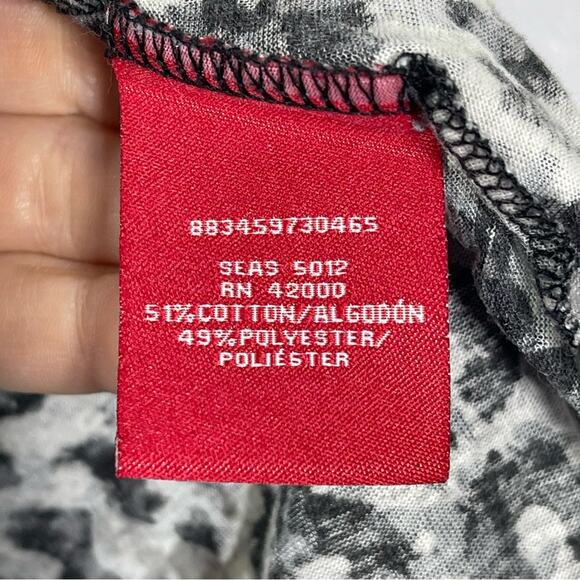 Bongo Leopard Print Asymmetrical Shirt. Size Small. In excellent condition! - Picture 4 of 6